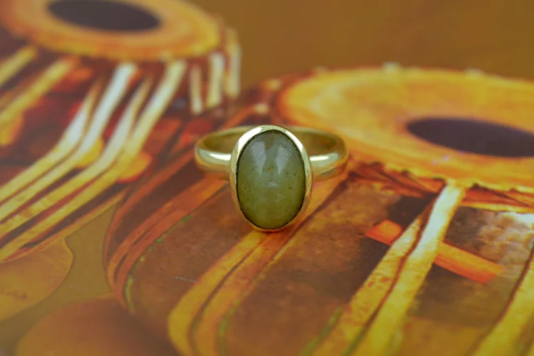 Cat’s Eye (Lehsunia): The Gemstone of Protection and Mysticism